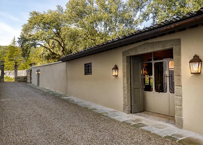 Torre A Cona Wine Estate 酒店 4*