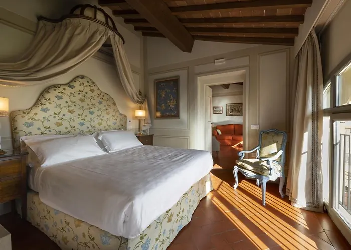 Torre A Cona Wine Estate 酒店 4*